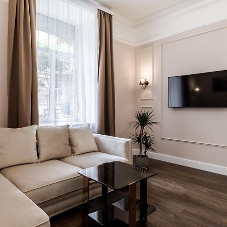 Neoclassic Apartment Lviv Exterior photo