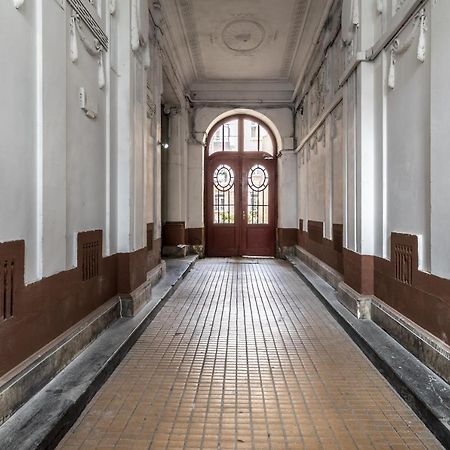 Neoclassic Apartment Lviv Exterior photo