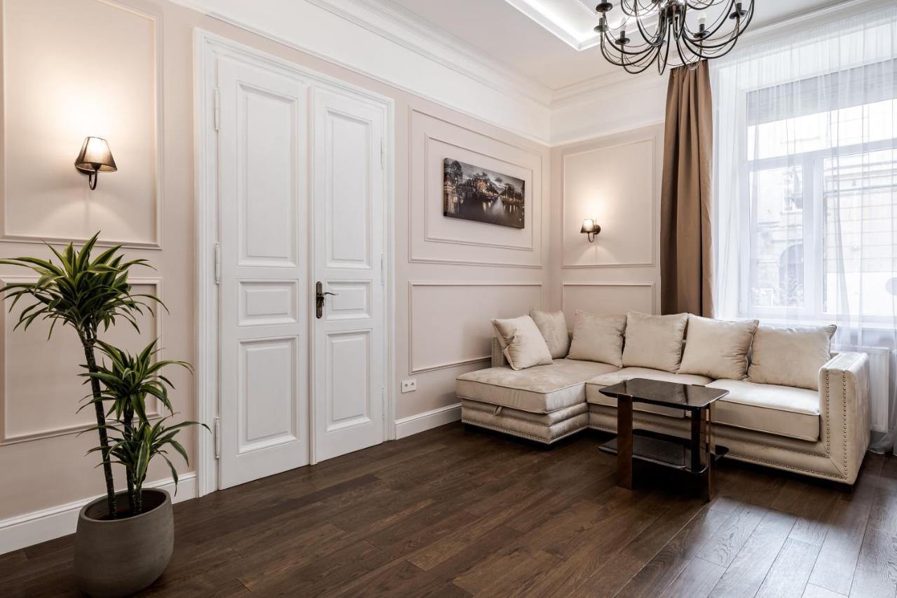 Neoclassic Apartment Lviv Exterior photo