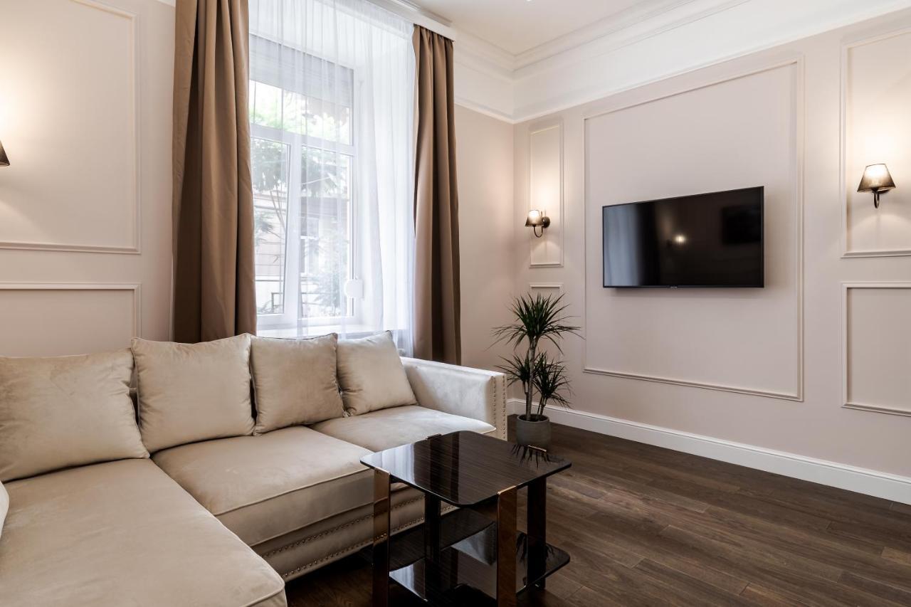 Neoclassic Apartment Lviv Exterior photo