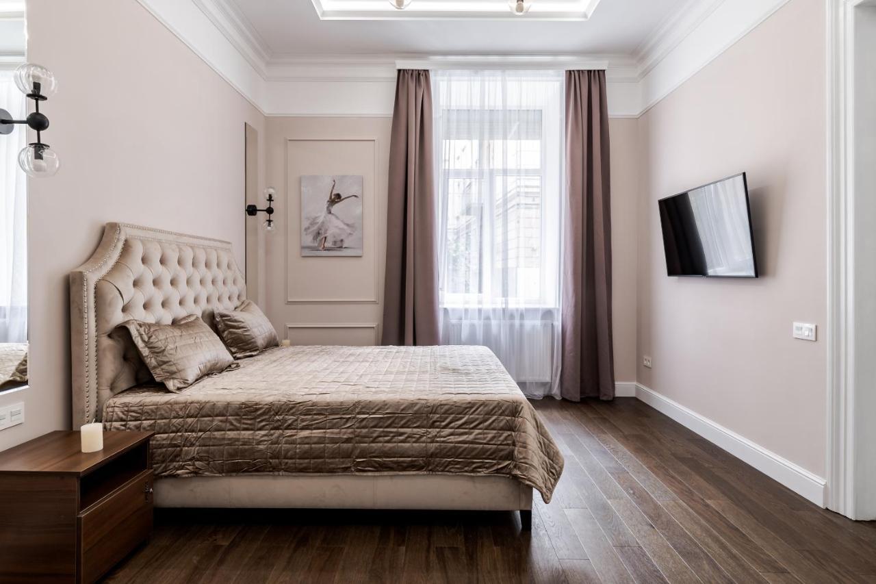 Neoclassic Apartment Lviv Exterior photo