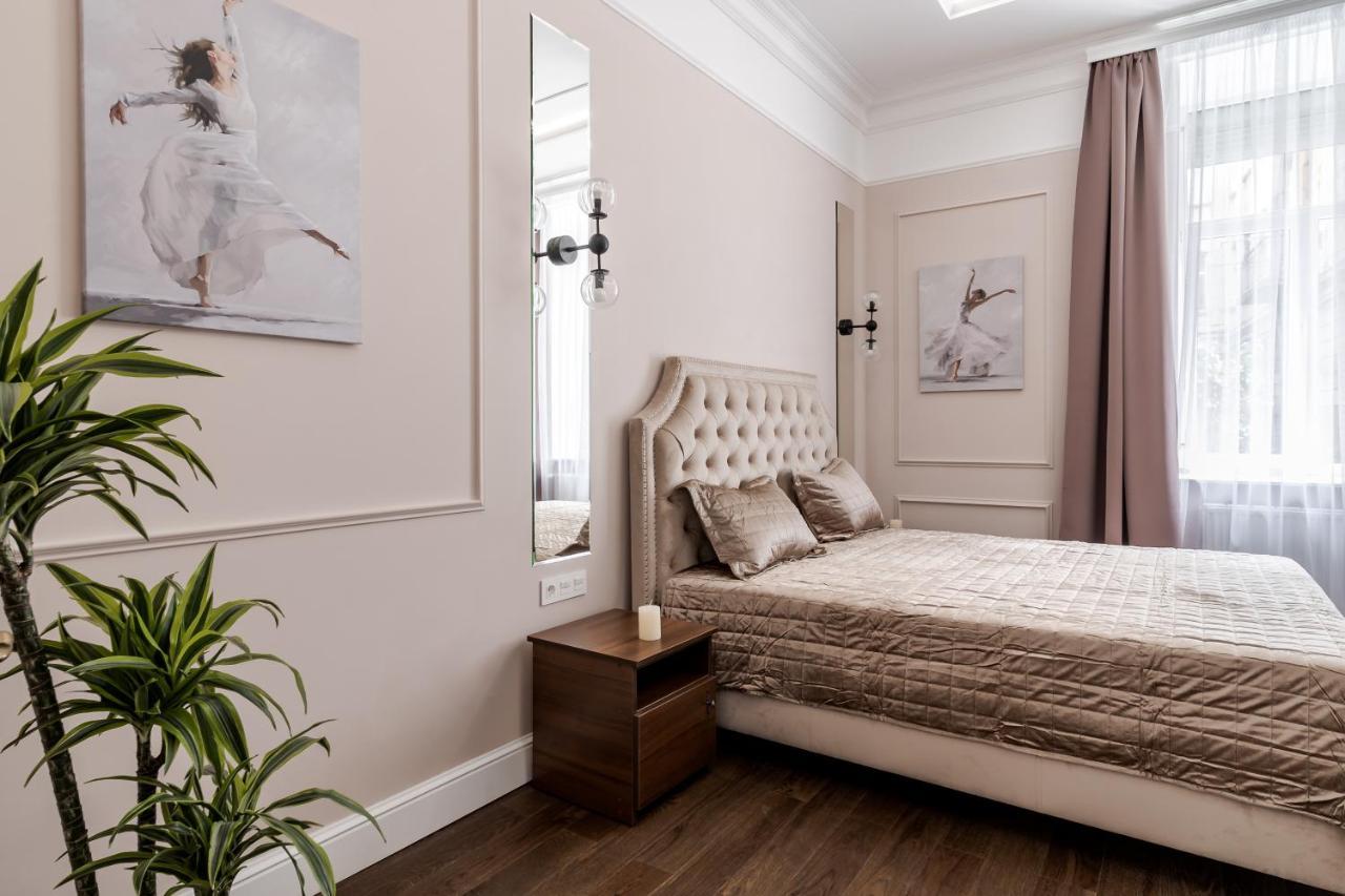Neoclassic Apartment Lviv Exterior photo