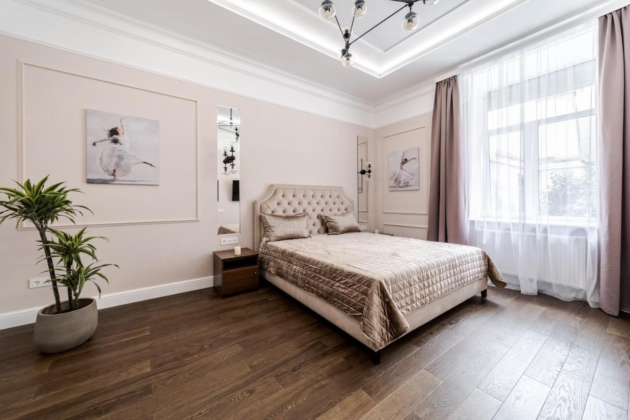 Neoclassic Apartment Lviv Exterior photo
