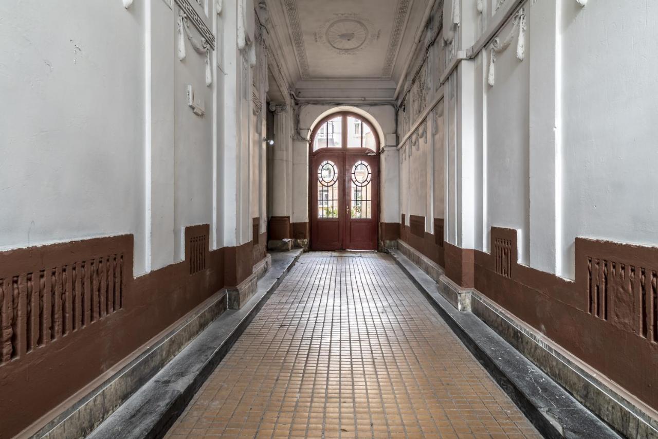 Neoclassic Apartment Lviv Exterior photo